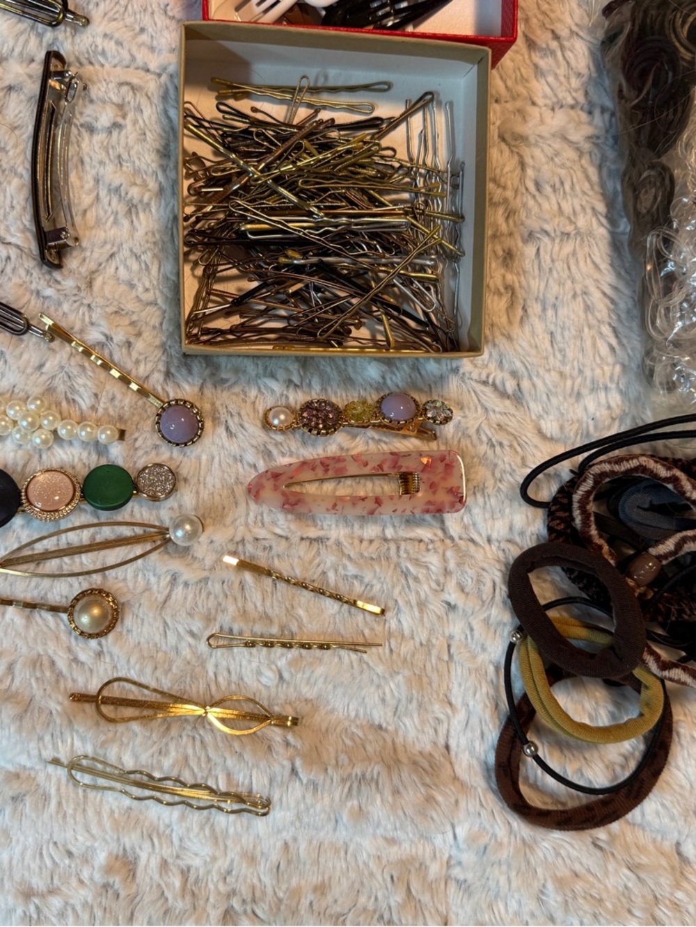 Assorted Hair Clips & Accessories Set - Black, Brown, Green, Gold - Picture 4 of 5